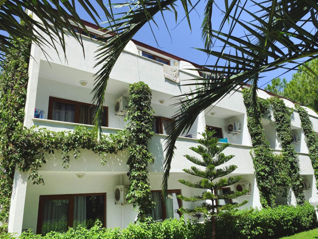 Alicante, miasto położone na słonecznym wybrzeżu Costa Blanca w Hiszpanii, to miejsce o niezwykłym uroku i klimacie